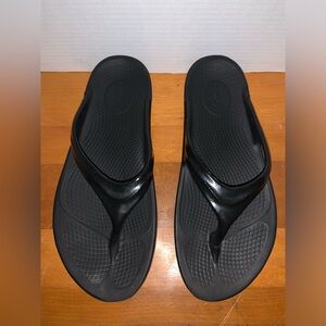 OOFOS WOMEN'S OOLALA SANDAL - BLACK - size 11